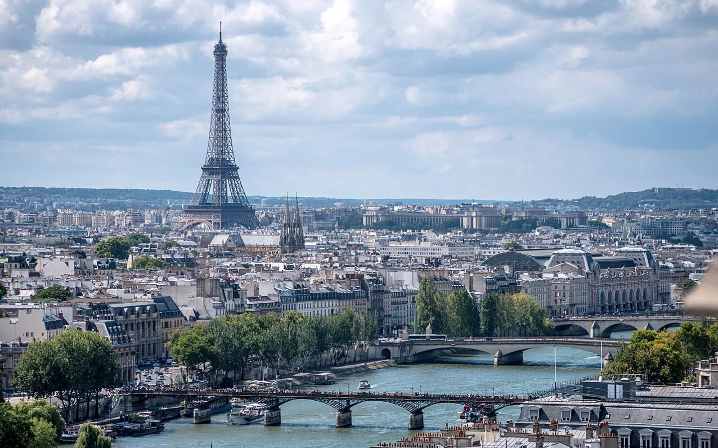 CDG Airport → Paris hotel private transfer