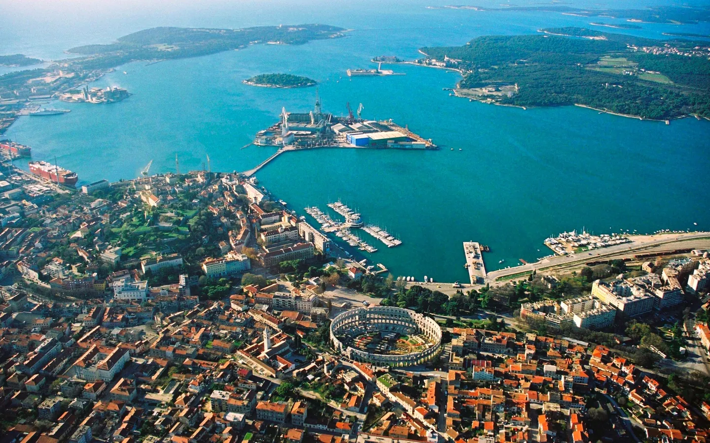 Pula local city hub